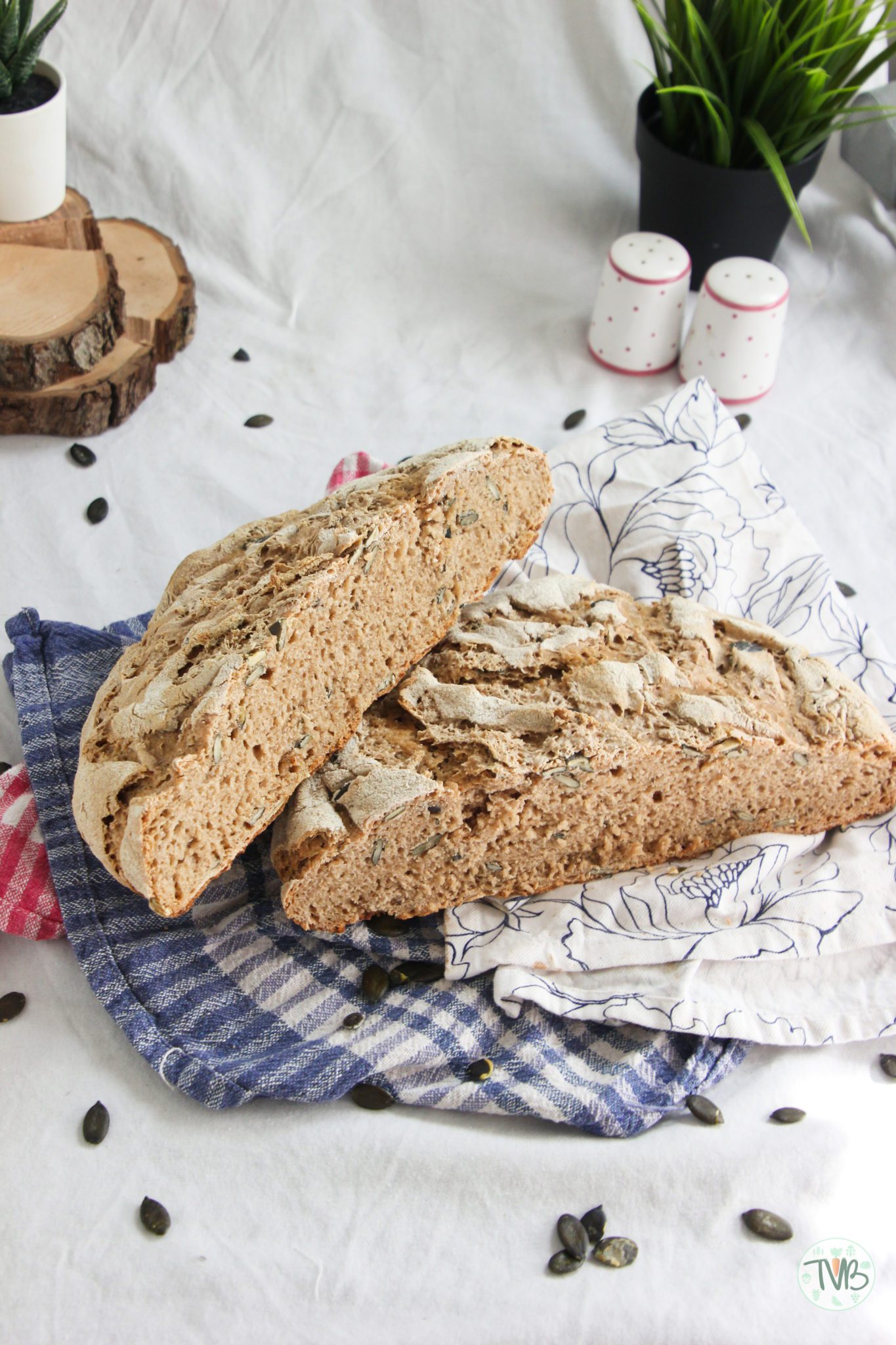 Kürbiskern-Roggen-Dinkel Sauerteig Brot #vegan - Tschaakii&amp;#39;s Veggie Blog