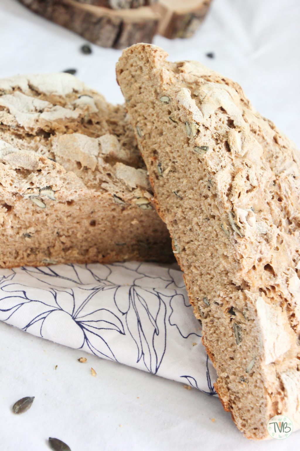 Kürbiskern-Roggen-Dinkel Sauerteig Brot #vegan - Tschaakii&amp;#39;s Veggie Blog